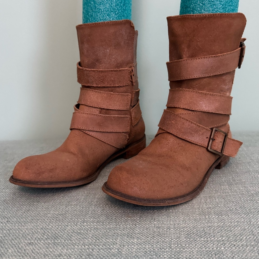 Gianni Bini Brown Combat Boots